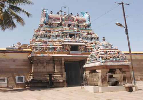 Shiva is worshiped as Kalyansundaresar, The lingam in the temple is believed to change colours five times during the day time. 